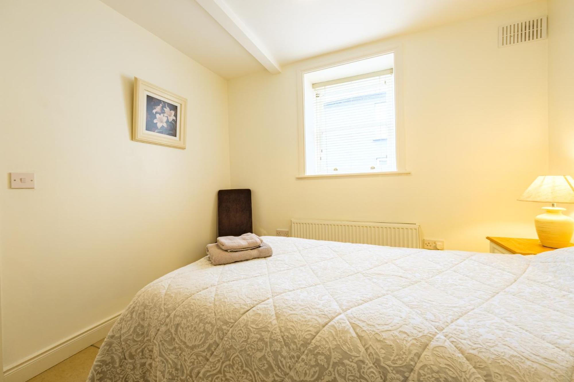 33A Steepleview Apartman Trim Kültér fotó